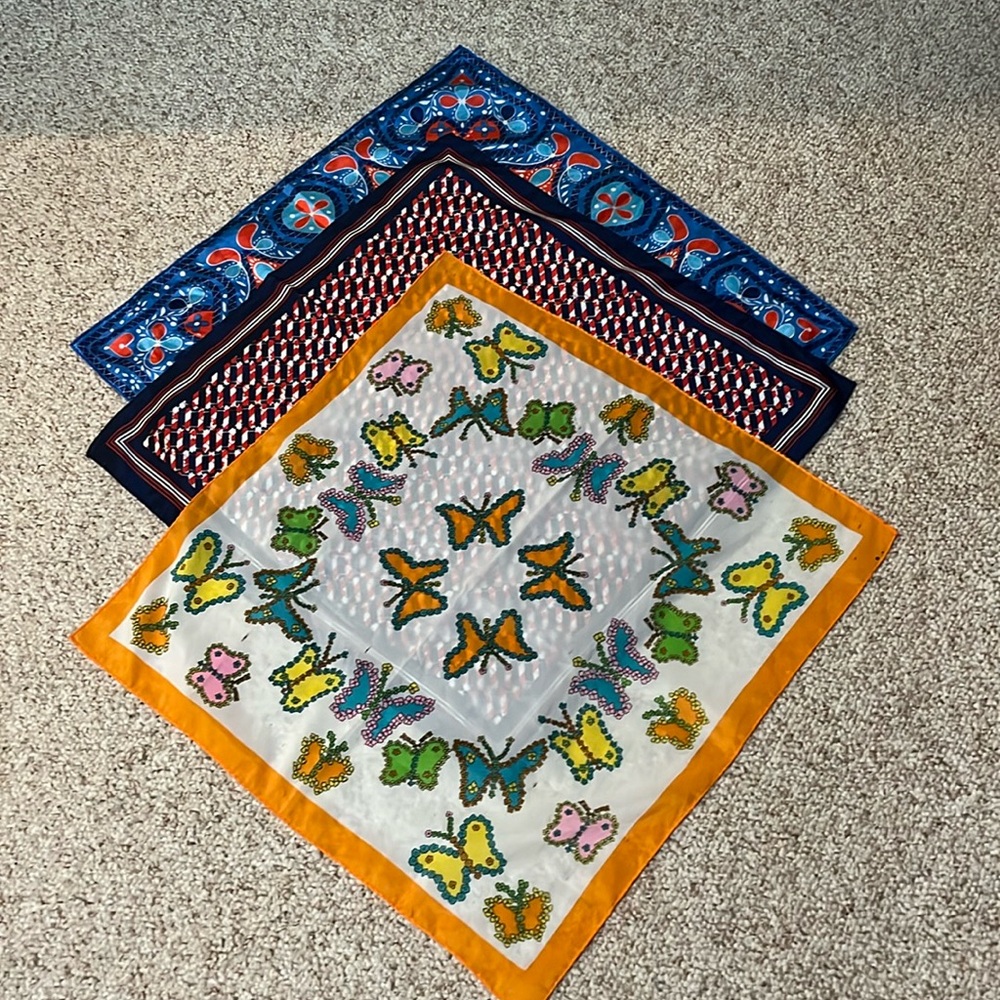 Lot of 3 different scarfs as shown in pictures